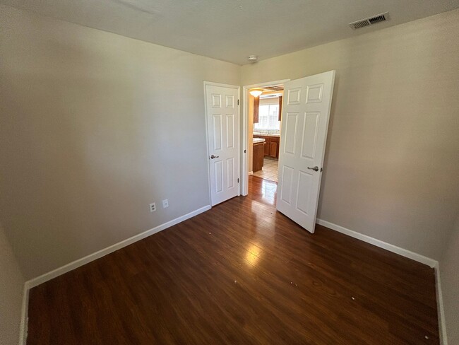 Building Photo - Spacious 4 Bedroom 2.5 Bath Home Antioch