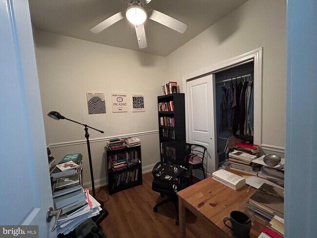 Building Photo - 2233 Reed St