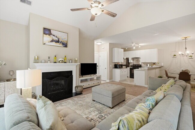 Building Photo - 407 S Elgin Ct