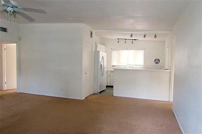 Building Photo - 550 Hartley Pl
