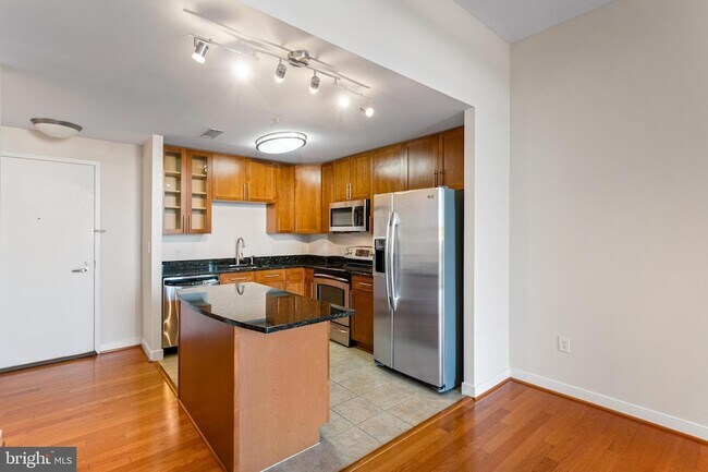 Building Photo - 155 Potomac Passage