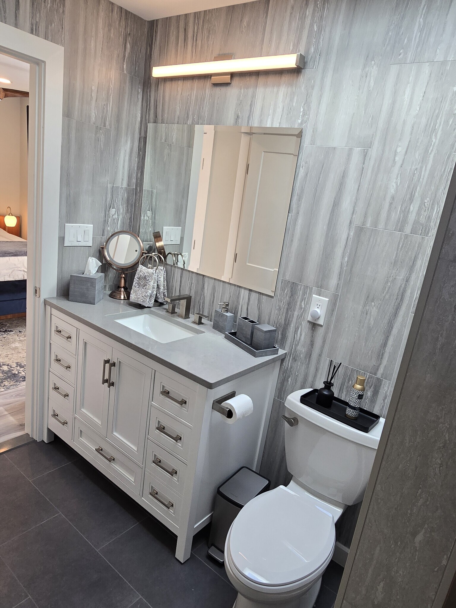 Bath from Kitchen Entry - 904 Station St