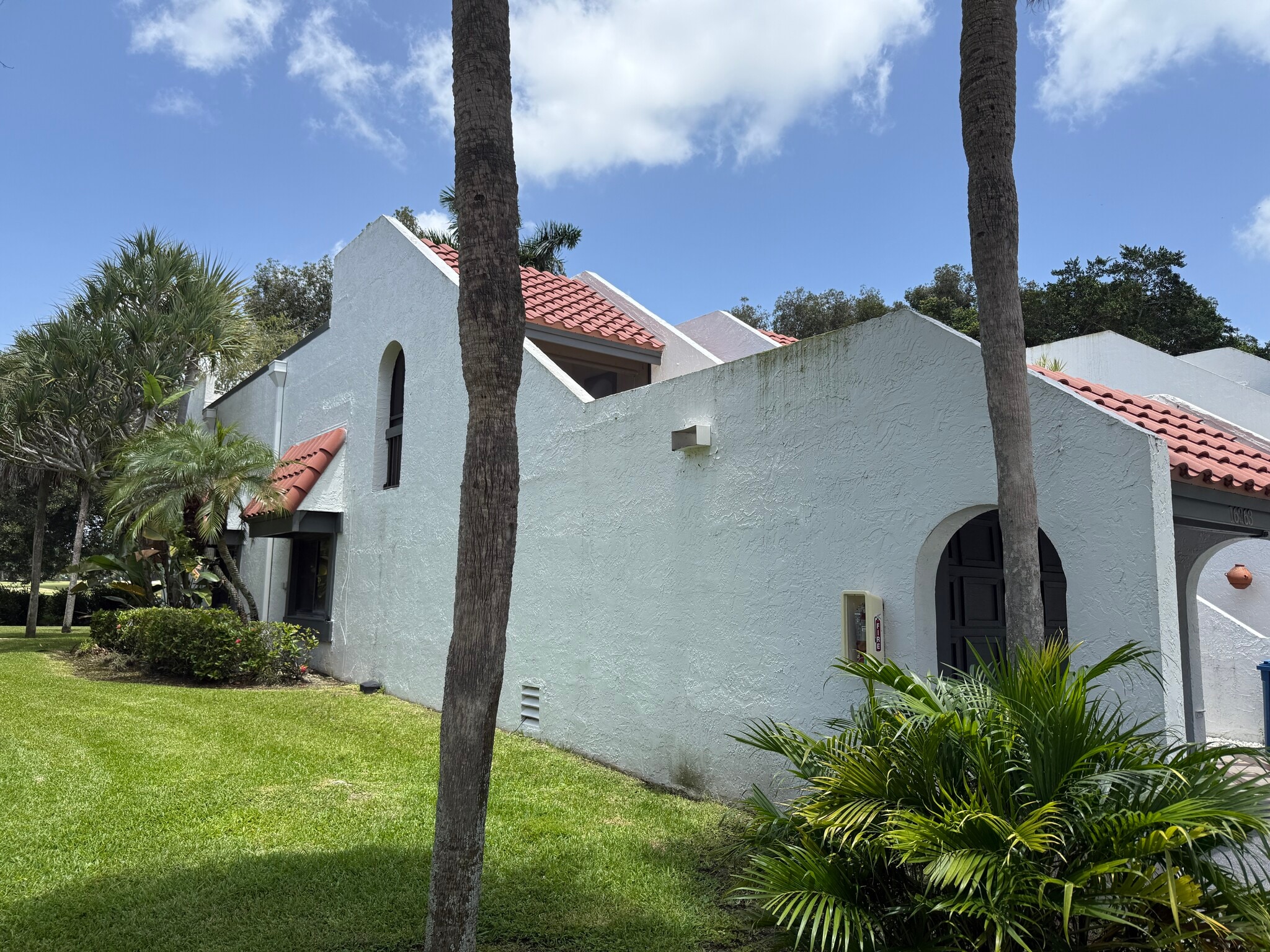 Building Photo - 16363 Fern Dr