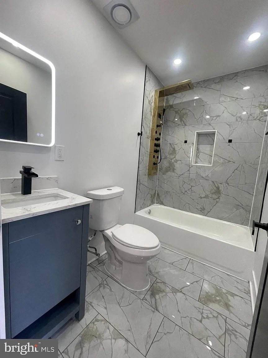 top floor bathroom - 2321 W Oxford St