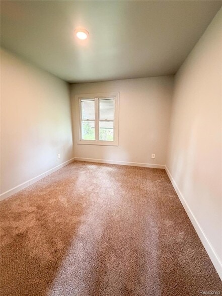 Building Photo - 15815 Evergreen Rd