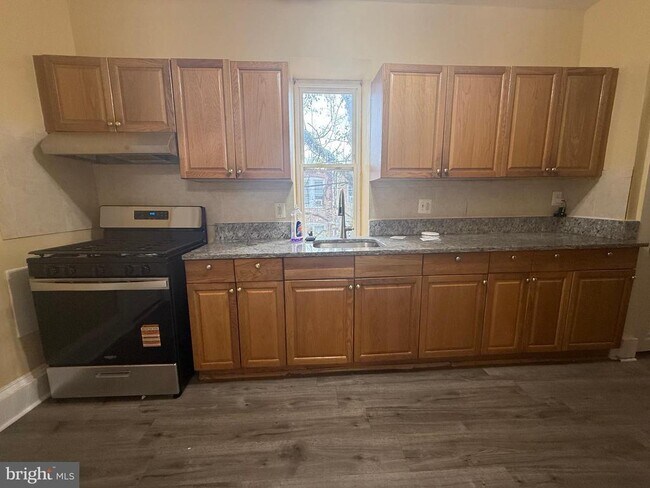 Building Photo - 720 Springfield Ave