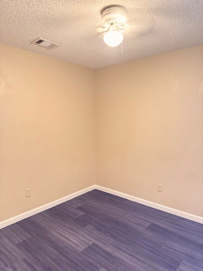 Building Photo - 114 Leeward Ct