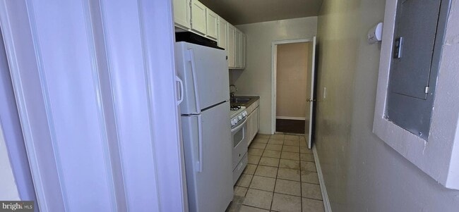 Building Photo - 604 Mellon St SE