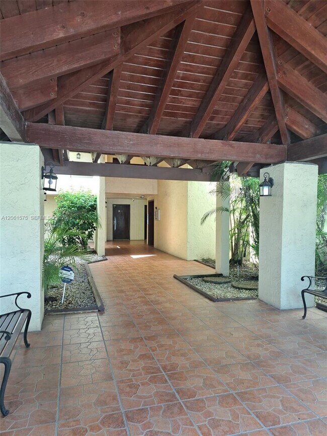 Building Photo - 8860 SW 123rd Ct