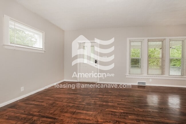 Building Photo - 128 Hollinger Ave