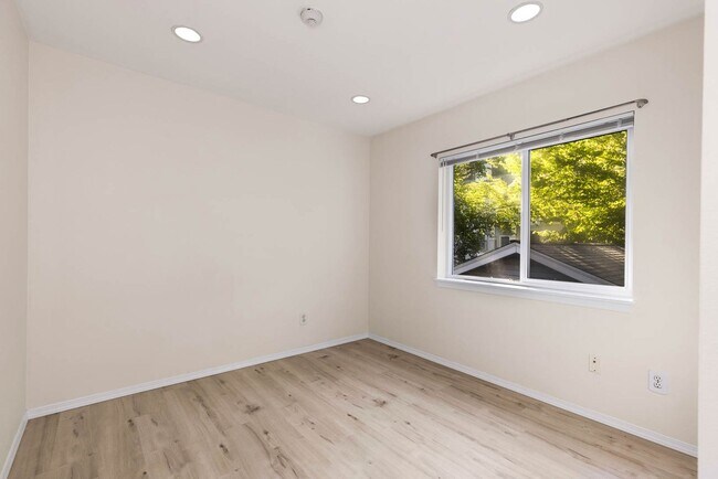 Building Photo - 9316 178th Pl NE