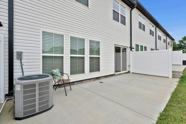 Building Photo - Unit #31 (166 Sango Rd)