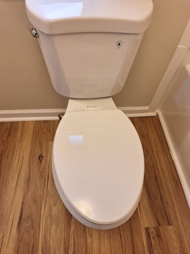 Building Photo - Country Living at its Best!!