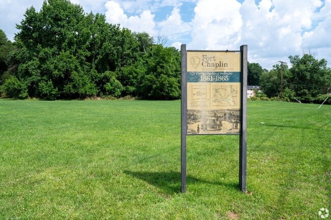 Building Photo - Beautiful Benning 3 Bedroom Renovated Bungalow Home with Yard, Parking, W/D.