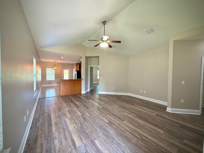 Building Photo - 399 Pin Oak Loop