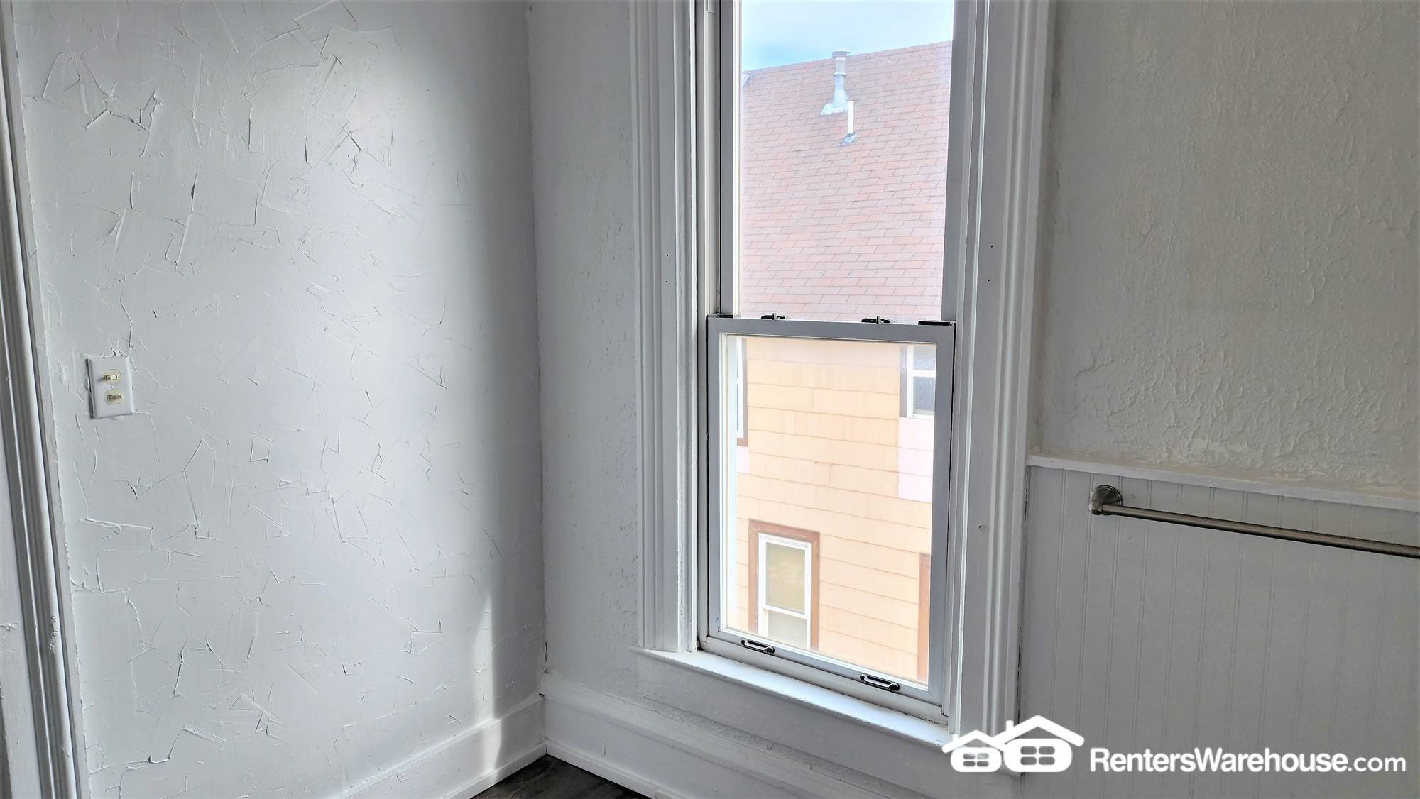 Building Photo - 408 3rd St E