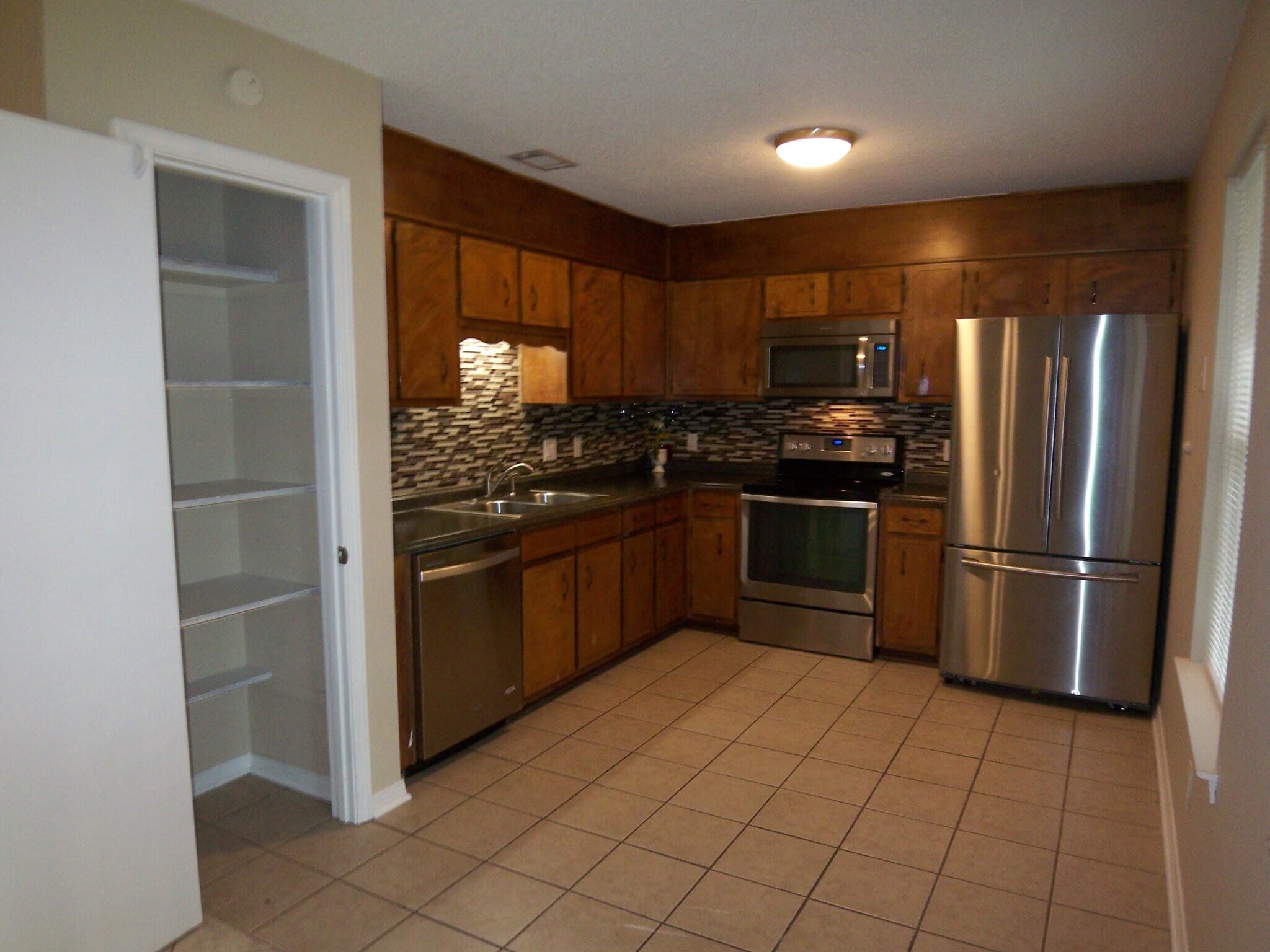 Building Photo - 727 Valley Ridge Way
