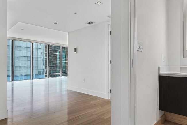 Building Photo - 1451 Brickell Ave