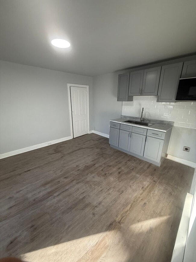 Building Photo - Move-In Ready 2 Bedroom with Stove, Microwave  Refrigerator