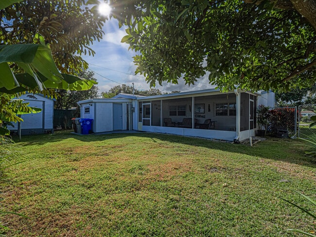 Building Photo - 1440 4th Ct