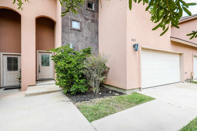 Building Photo - 10510 Sandia Dr