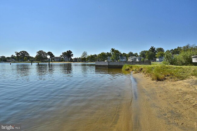 Building Photo - 404 Fairlea Dr