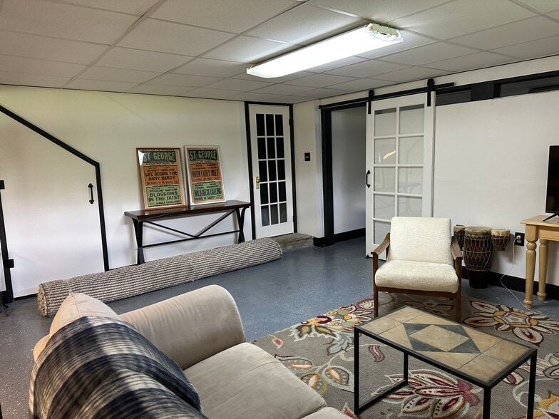 living room side view - 200 Old Stonebridge Rd