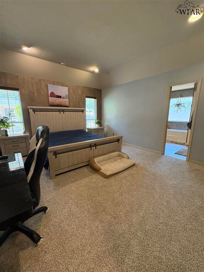 Building Photo - 4801 Shenandoah Dr