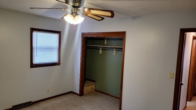 Building Photo - 1703 Lovers Lane Heights