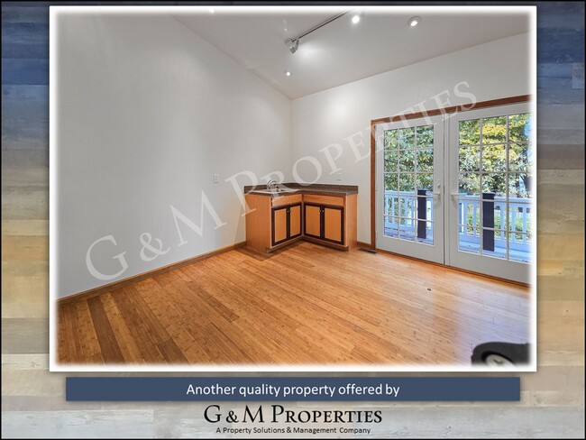 Building Photo - Rare Studio Apartment Available Now in Can...