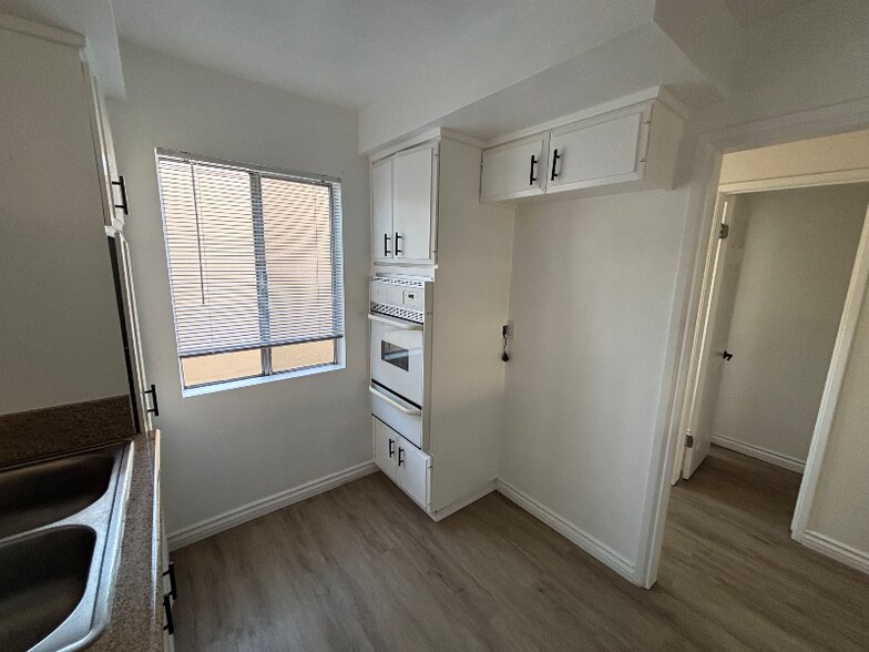 Building Photo - 1670 W Broadway