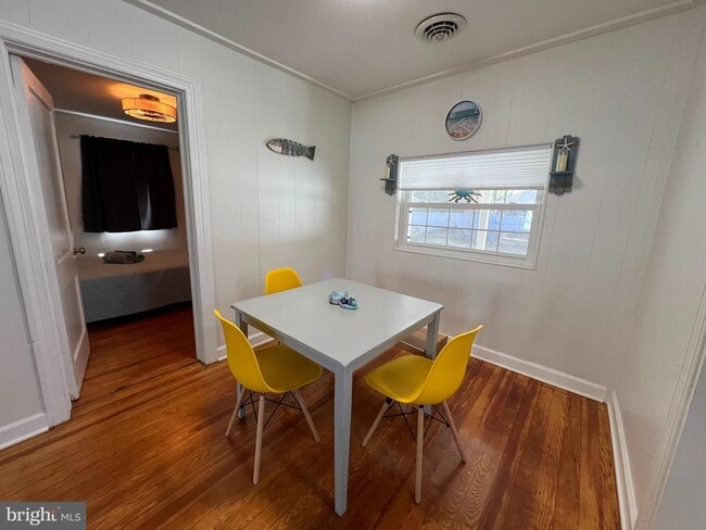 Building Photo - 710 Garfield Ave