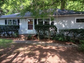 Building Photo - Cozy Ranch