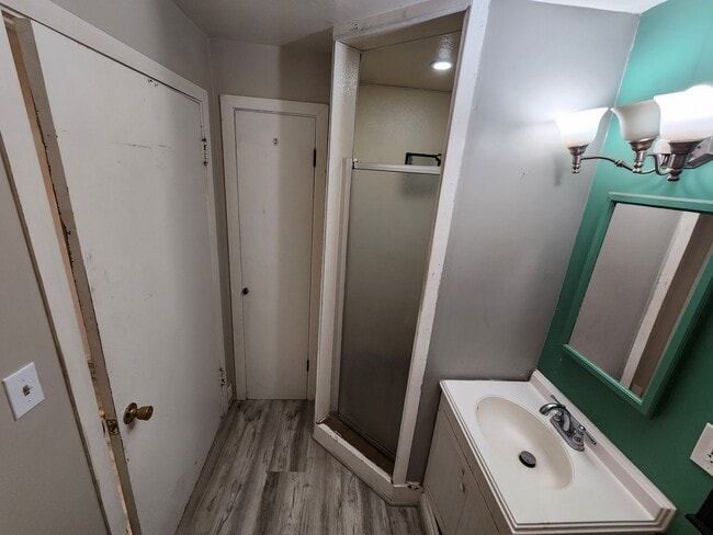 Building Photo - Centrally located unit