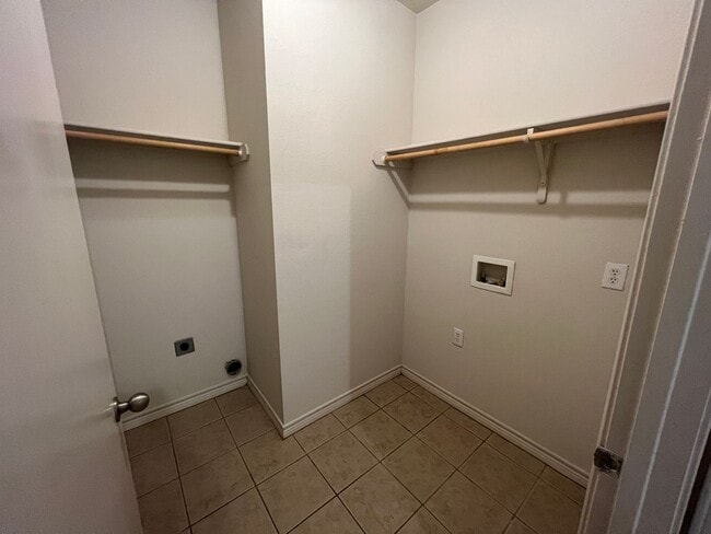 Building Photo - 708 Paso Fino St