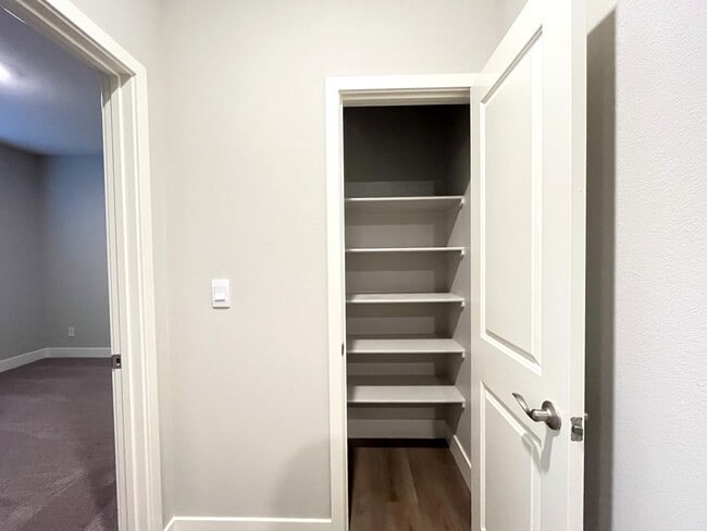 Building Photo - *** MOVE-IN SPECIAL*** BRAND NEW 4 bedroom with In-law suit 3 bath home located in Henderson, NV!