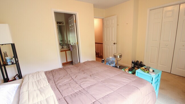 Building Photo - Super Peaceful 2 Bedroom / 2 Bathroom Town...