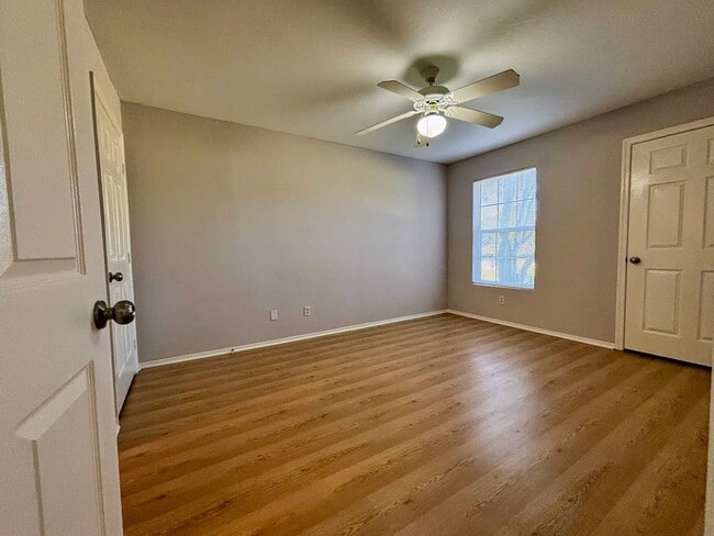 Building Photo - Condo Rental in Zephyrhills