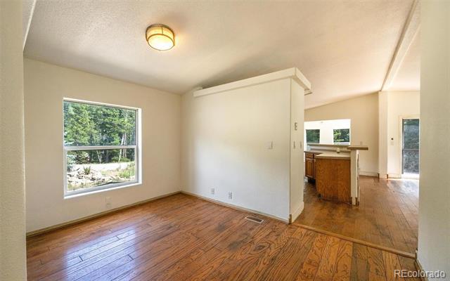 Building Photo - 865 Silver Creek Rd