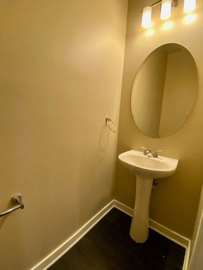Building Photo - Sublease - 3 Bedroom Ankeny Townhome Avail...
