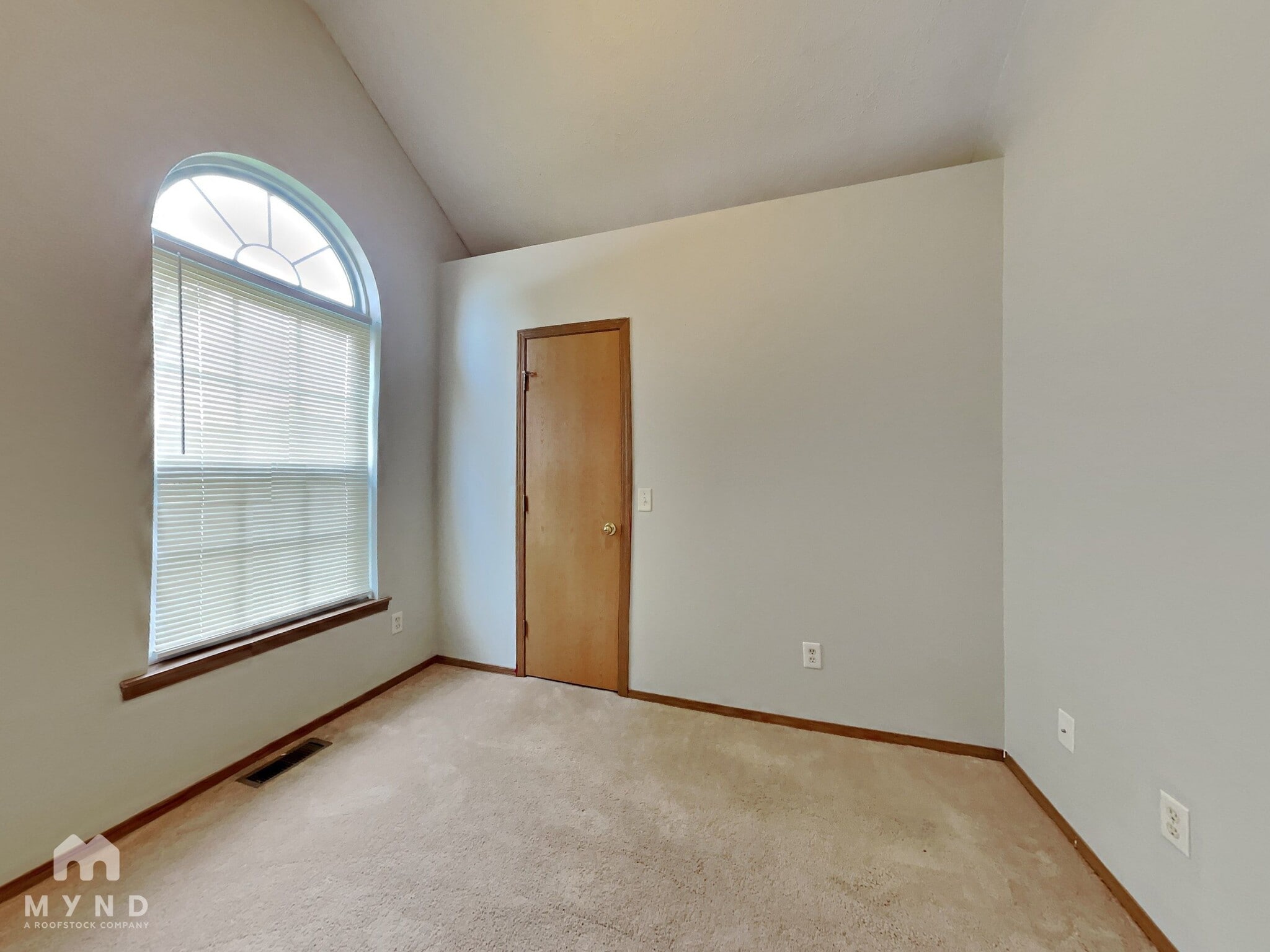 Building Photo - 528 N Claremont Pl