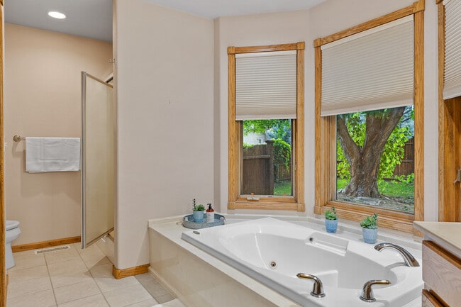 Building Photo - 23679 Dogleg Dr