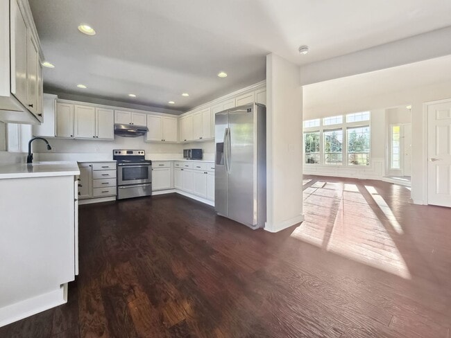 Building Photo - Updated 3-Bedroom Home with Deck Near Renton Landing