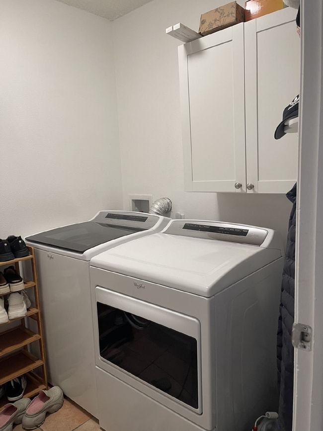 Building Photo - 9727 Cypress Shadow Ave