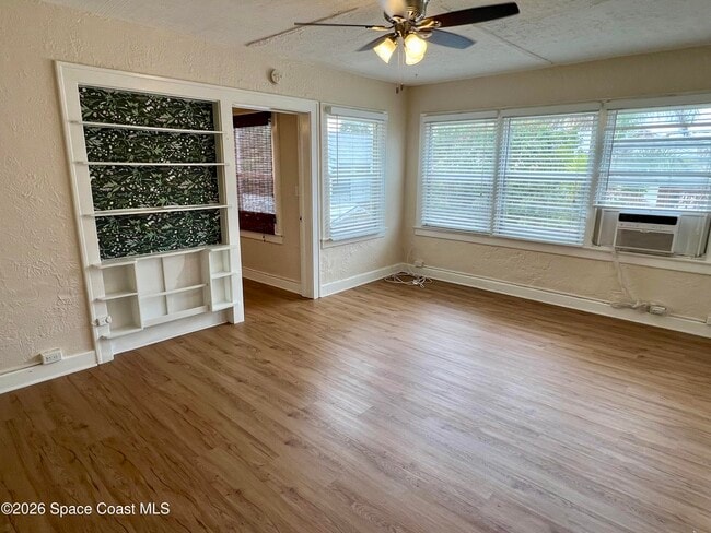 Building Photo - 2104 Waverly Pl