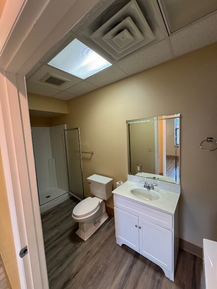 Building Photo - 102 E Otterman St