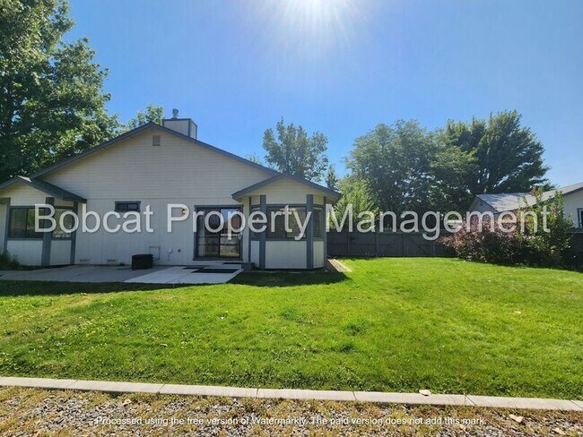 Building Photo - 1740 Cedarwood Dr