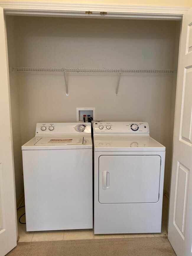 Building Photo - Updated 3 Bed, 2.5 Bath Townhome Available in Mauldin!
