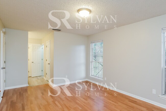 Building Photo - 2779 Rochford Ln E