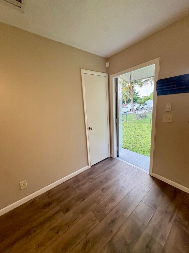 Building Photo - 1704 Citation Dr